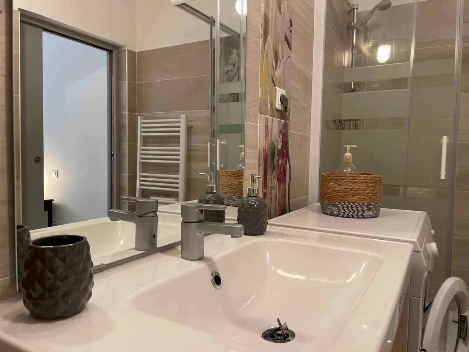 Joli Appartement Hypercentre T2, Classe Meuble De Tourisme 3 Avec Parking Gratuit Béziers Zewnętrze zdjęcie